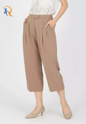 Pantaloni casual da donna alla moda, leggeri e corti, con tasche laterali